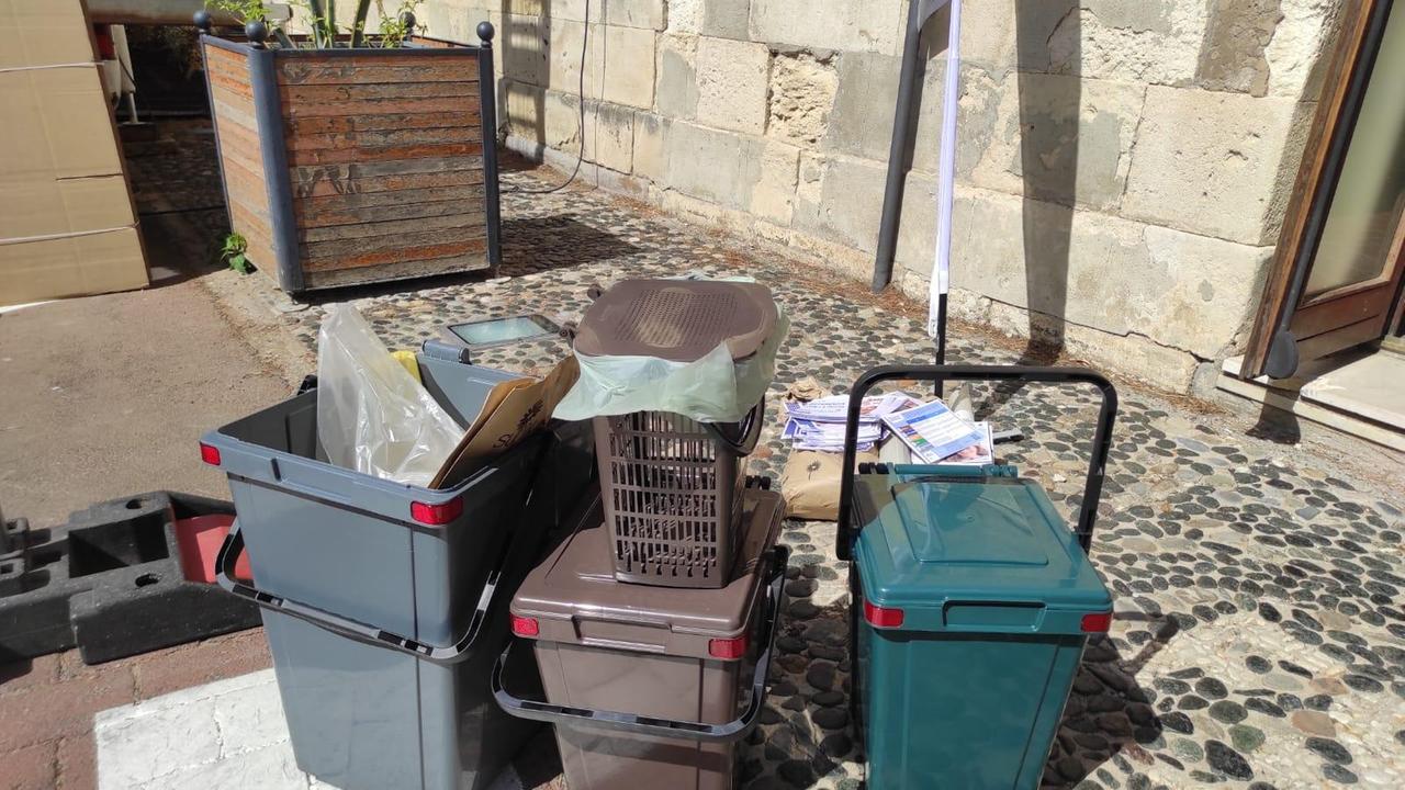 Castiglioncello si prepara al porta a porta. In poche ore 150 kit: orari e giorni di ritiro