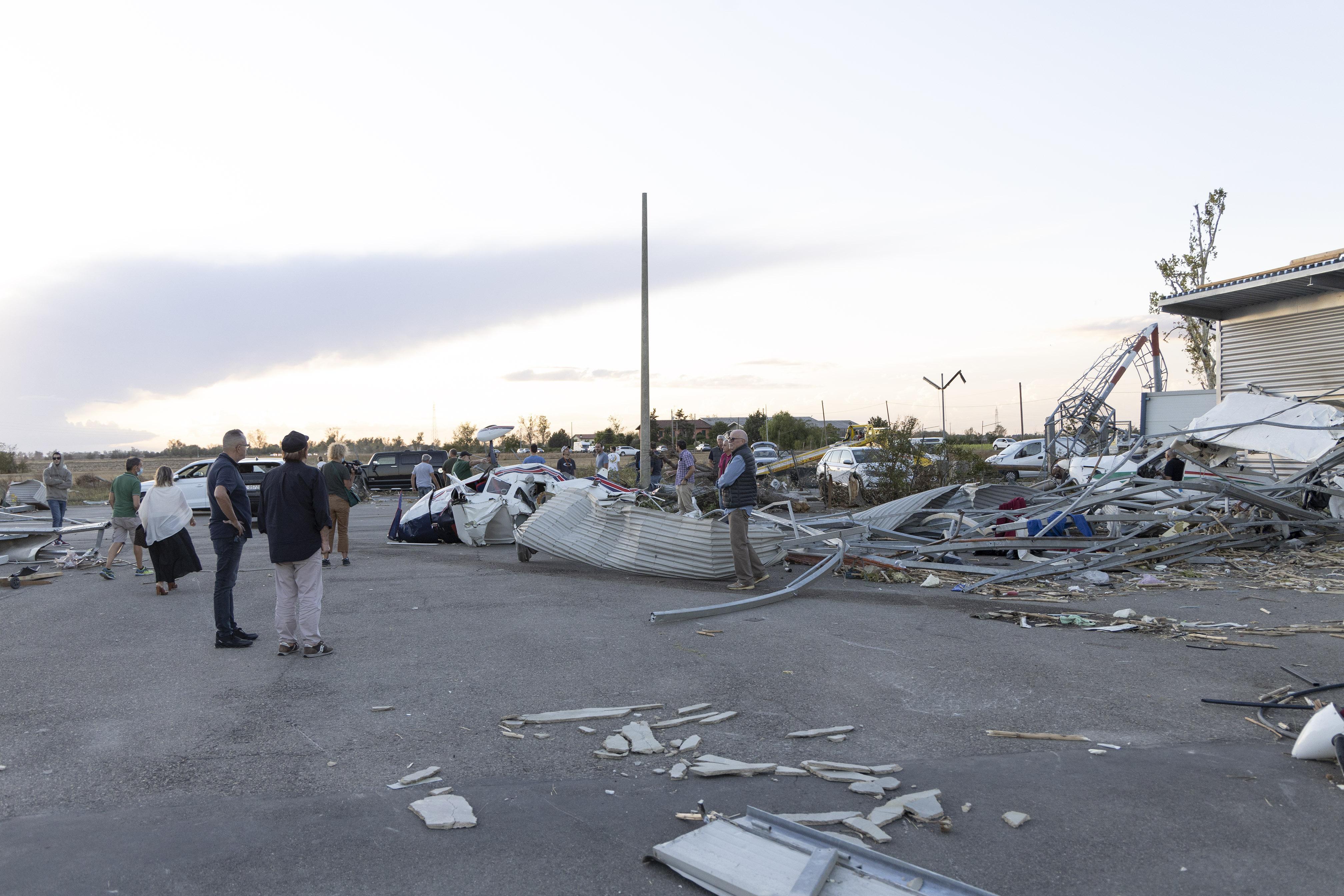 Tornado, il Comune di Carpi: "Attenti ai rifiuti tossici" 