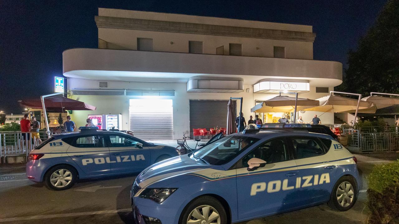 Quindici contro uno, preso a botte in centro a Ferrara