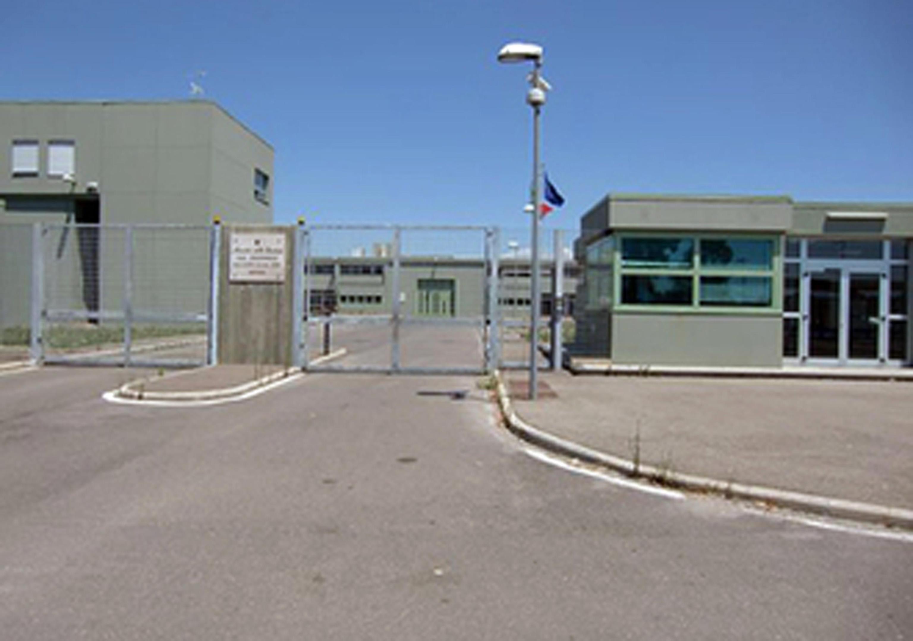 A 17 anni si ribella all'orco: l'amico di famiglia la violentava da quando ne aveva 12 