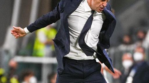 Juve, tensione al Max Chiesa e de Ligt fuori, i tifosi contro Allegri