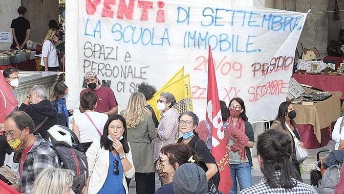 «Diciamo no alle classi-pollaio» protesta di Priorità alla scuola