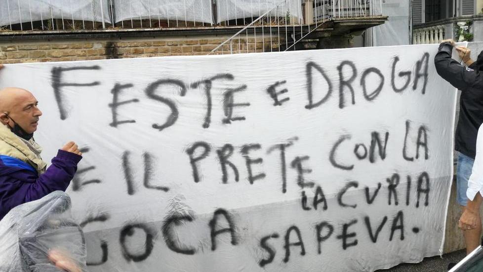 «Il vescovo aveva cercato di salvarmi» Don Spagnesi si pente davanti al giudice