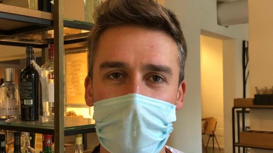 Il collega del cuoco «È sofferente e provato dopo il pestaggio»