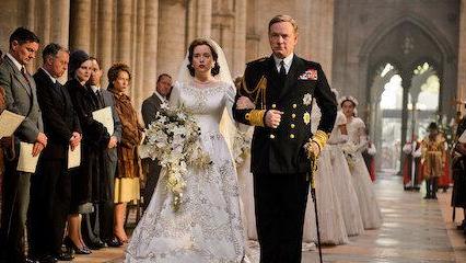 Alla notte degli Emmy trionfa “The Crown” Ovazione per Kate Winslet e i suoi omicidi