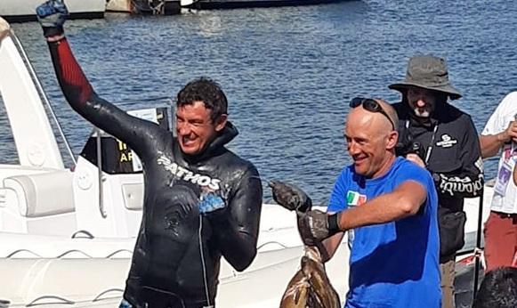 Pesca in apnea, De Mola campione del mondo 