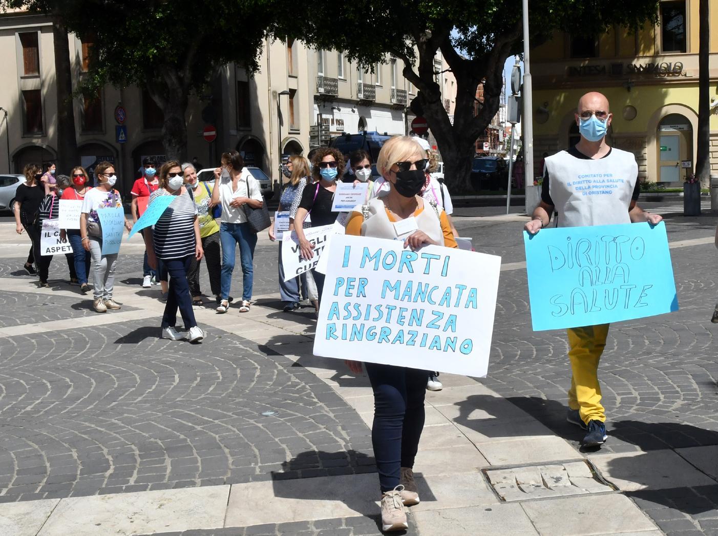 I sindaci accanto al comitato alla manifestazione del 24