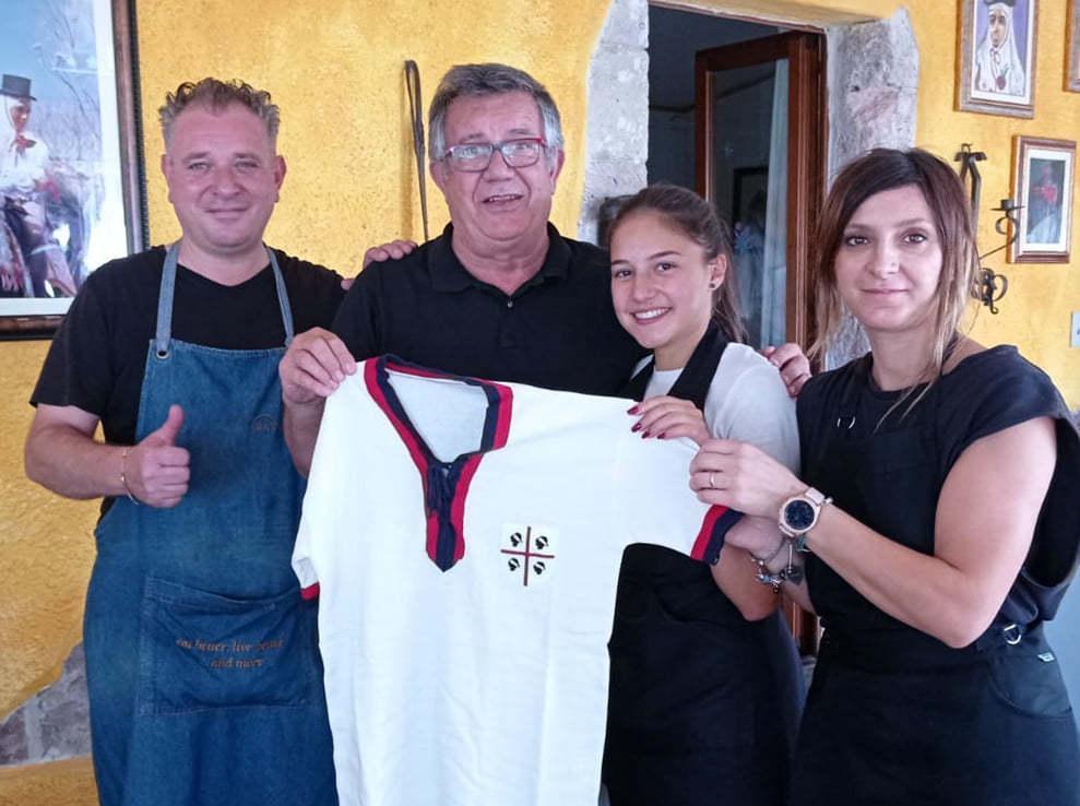 Anche una maglia del Cagliari all’asta 