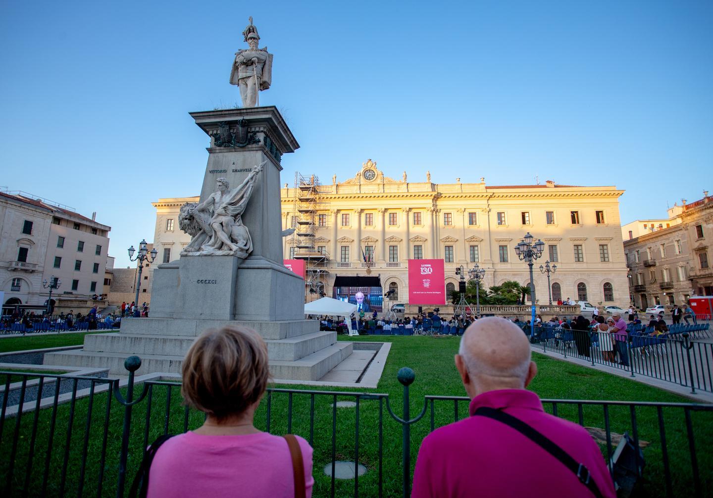 Il ringraziamento al lavoro di centinaia di persone 