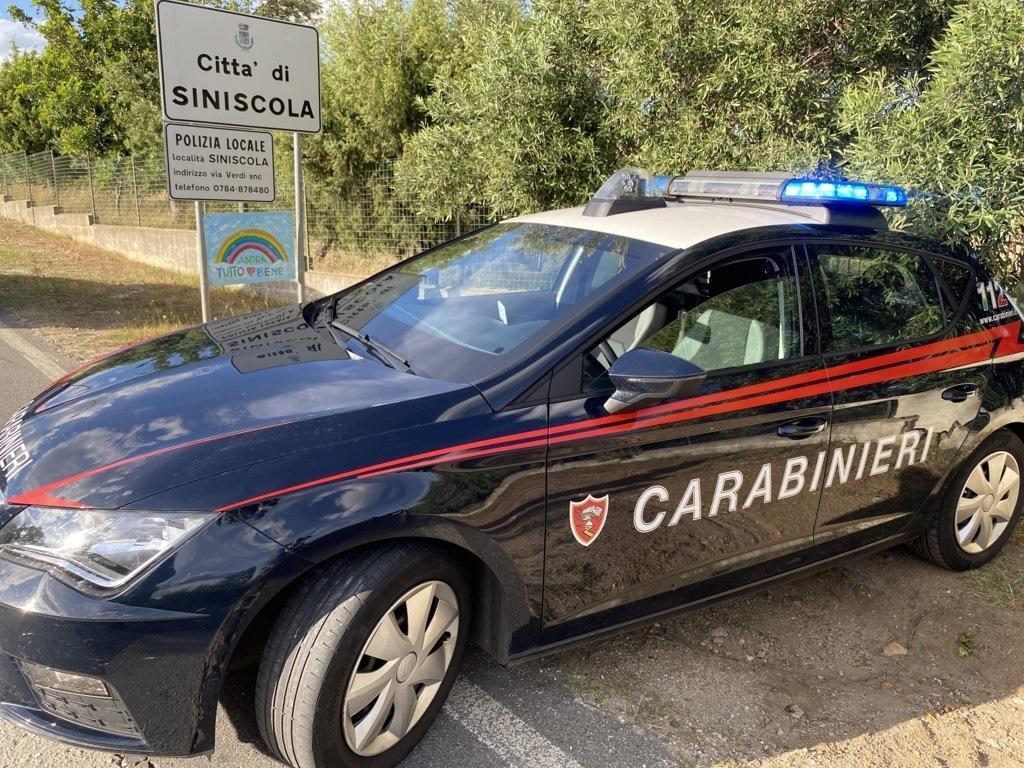 Pesta a sangue la madre e si barrica in casa a La Caletta: si arrende dopo quattro ore