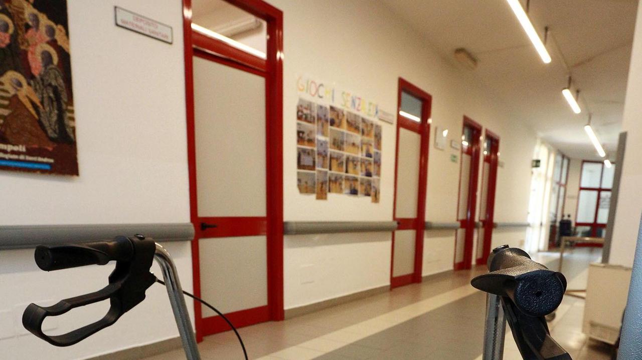 Oss non vaccinata, il tribunale: «Deve fare il tampone»