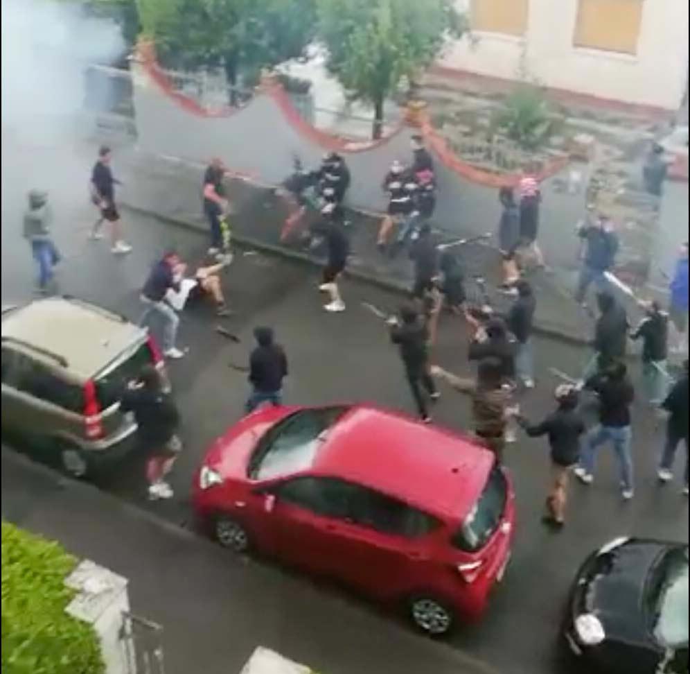 Guerriglia in strada ad Avenza, convalidati gli arresti dei dieci ultras