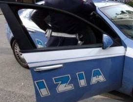 La polizia è intervenuta per arrestare l'uomo: il 43enne era completamente fuori controllo (Foto d'archivio)