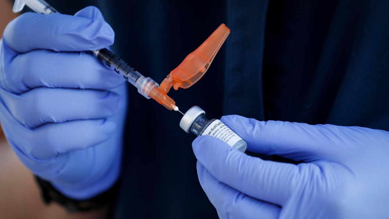 Vaccini, il 70 per cento della popolazione sarda ha avuto due dosi