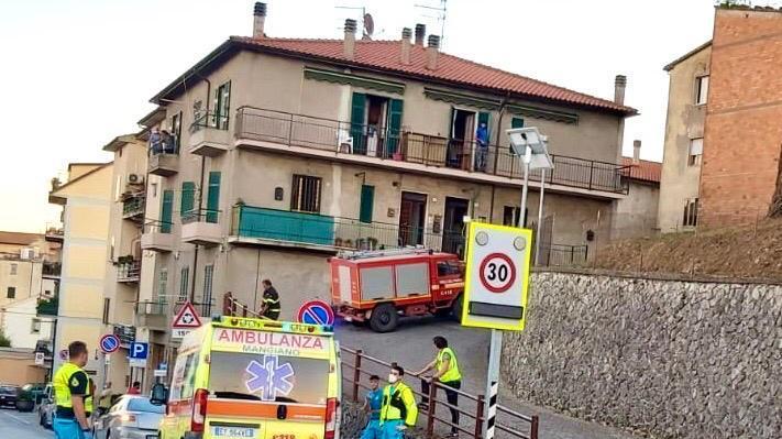 L'intervento dei vigili del fuoco e dell'ambulanza a Manciano, nel pomeriggio di mercoledì 22 settembre