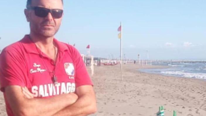 Salvato dai bagnini “volontari”: «Regole da rivedere subito»