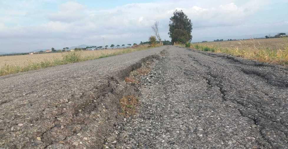 Squadre Basse, strada devastata