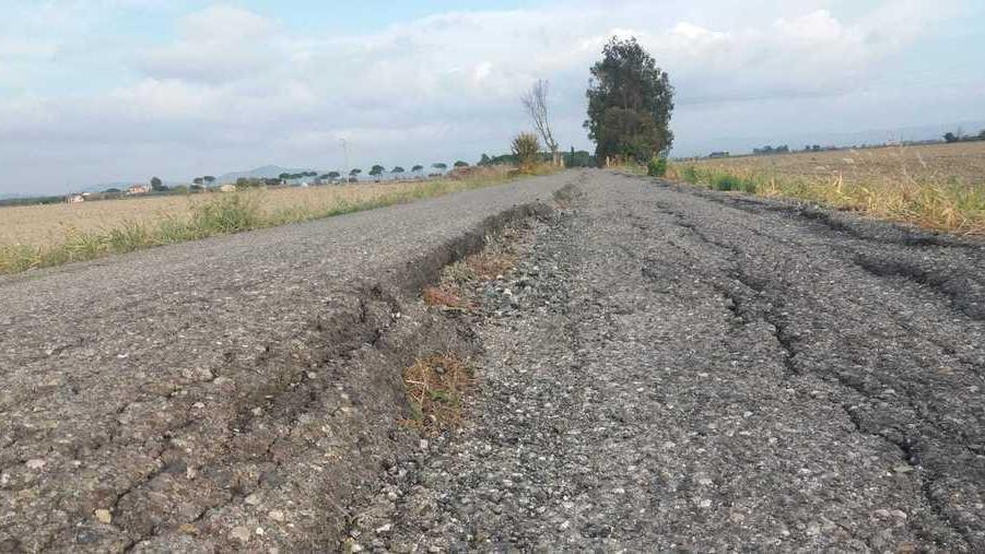 Squadre Basse, strada devastata