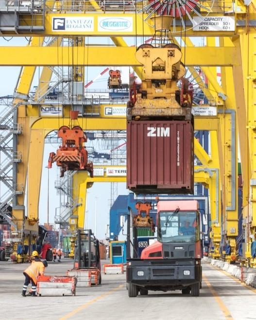 Porto, ora la politica riaccende i riflettori su Darsena e lavoro 