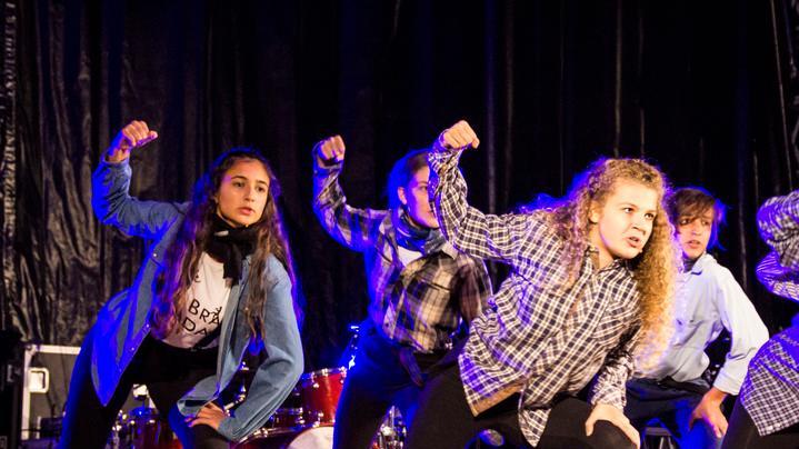Abracadam, una scuola di musical che insegna canto, danza, recitazione