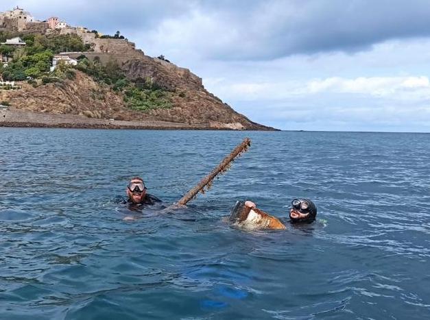 Castelsardo, i fondali del golfo ripuliti dai rifiuti 