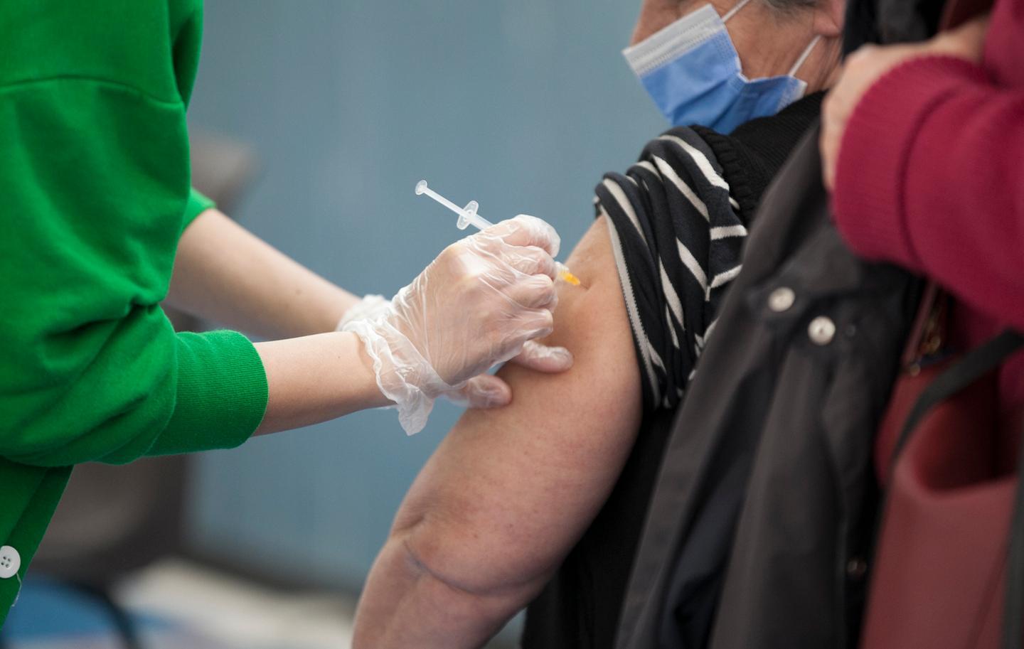 Terza dose, a Sassari i primi vaccini 