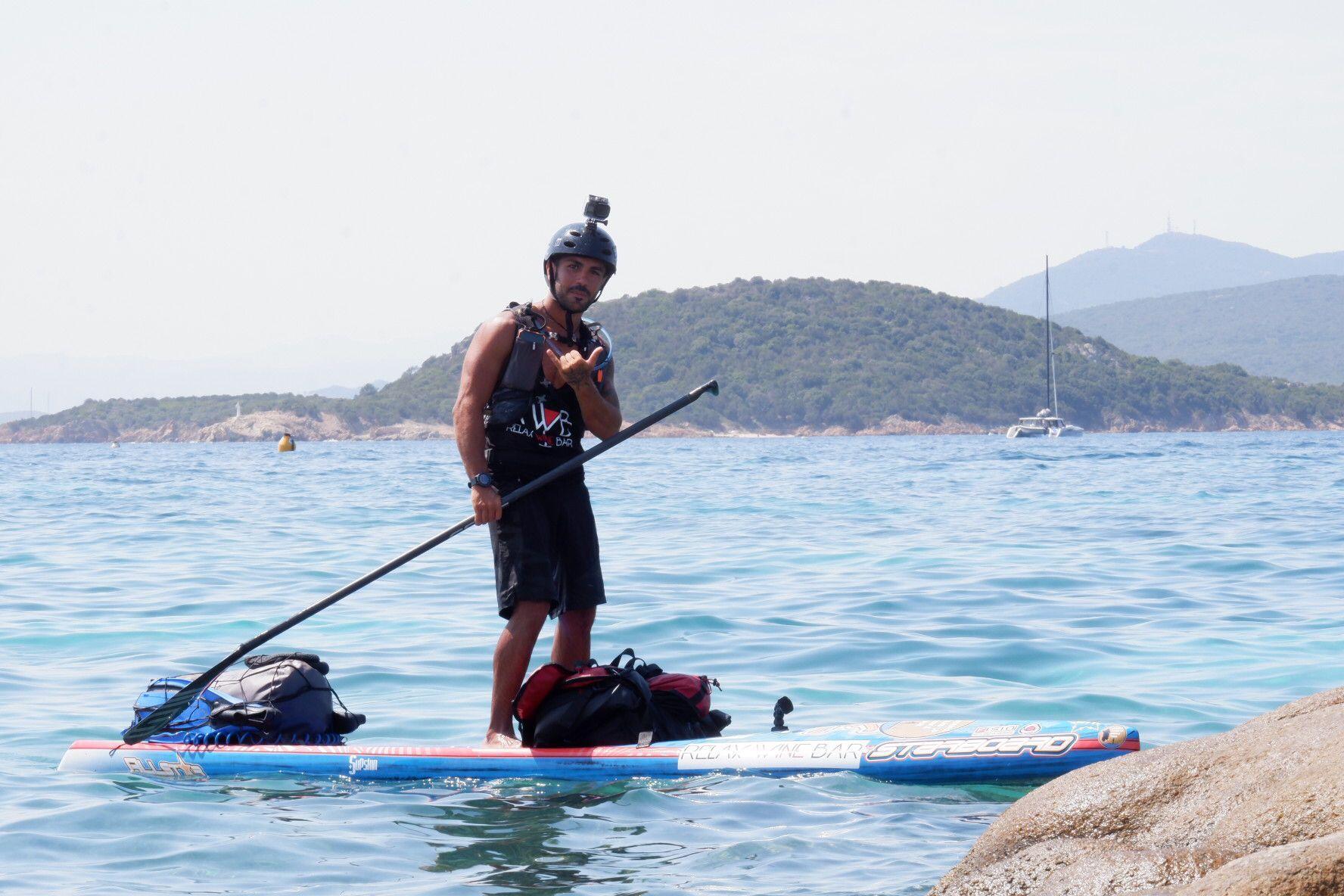 Villasimius, su una tavola sup fa il periplo della Sardegna 