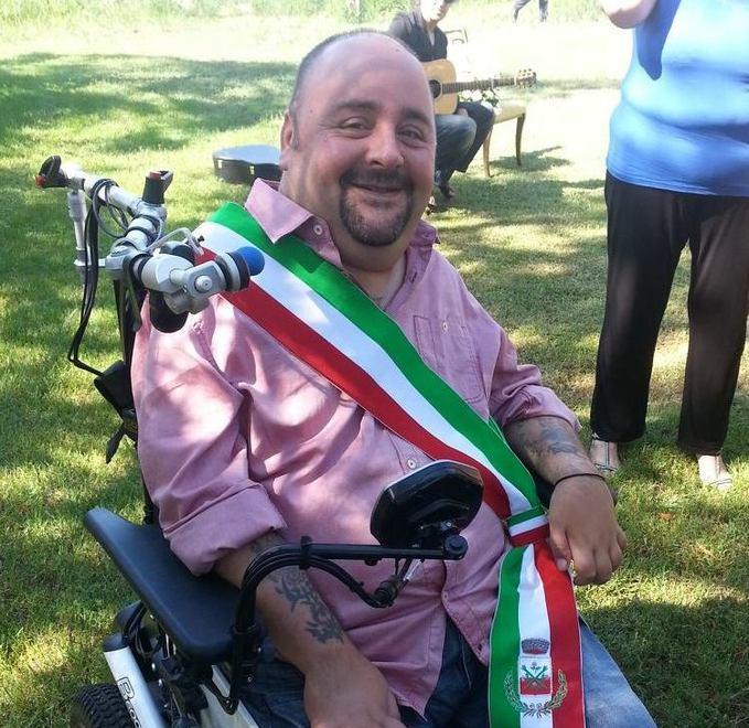 Daniele Graziani dopo aver celebrato un matrimonio a Massarosa