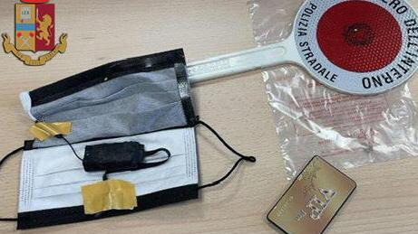 l kit sequestrato dagli investigatori della Polizia stradale