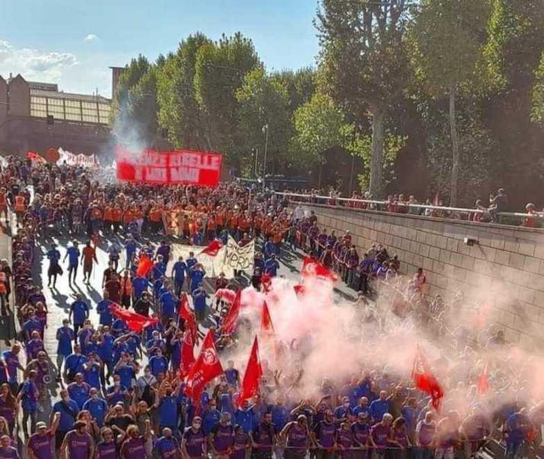 La manifestazione dei lavoratori Gkn