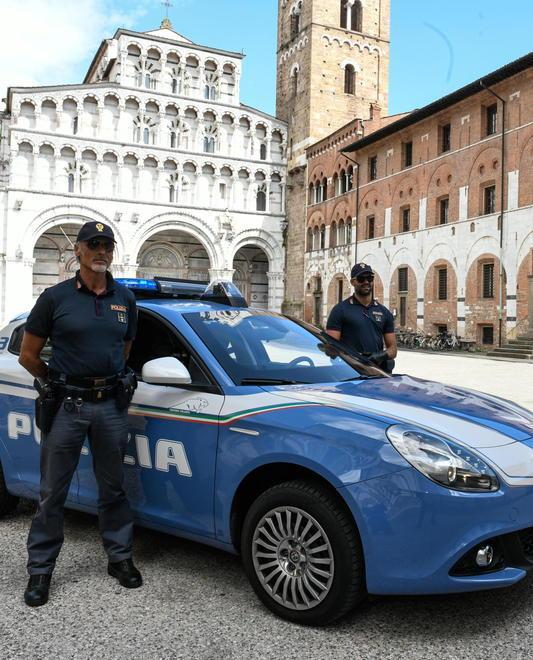 Quattro furti nei negozi in tre ore: denunciata una cinquantenne 