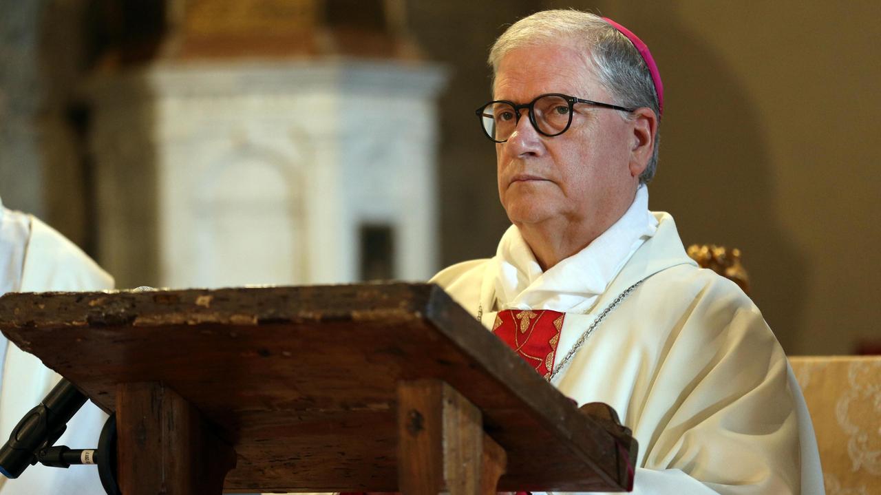 Il vescovo di Pistoia, monsignor Fausto Tardelli