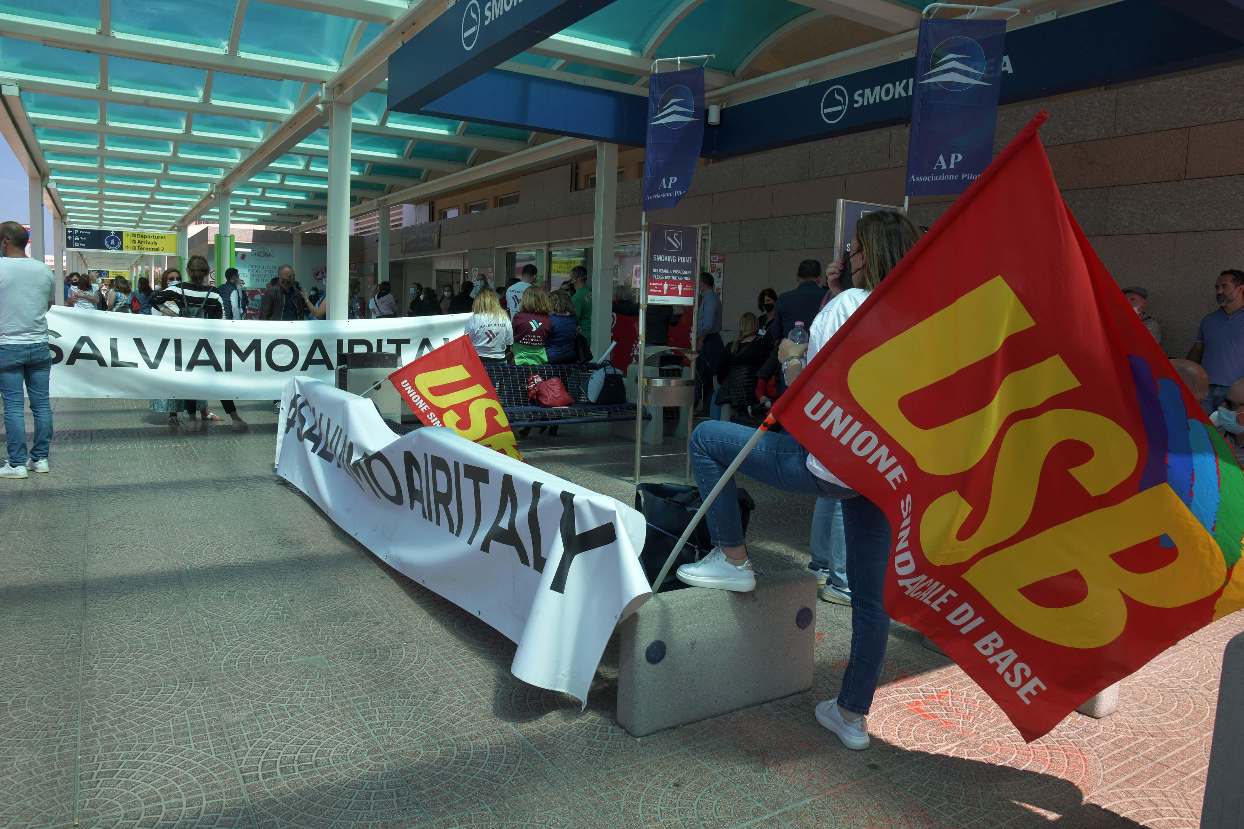 Una manifestazione dei lavoratori Air Italy