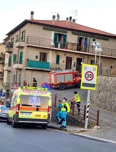 Incendio in abitazione Un uomo in ospedale