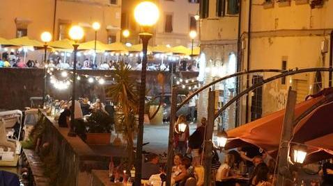 Chiusura alle 23,30 I commercianti contro i residenti della Venezia