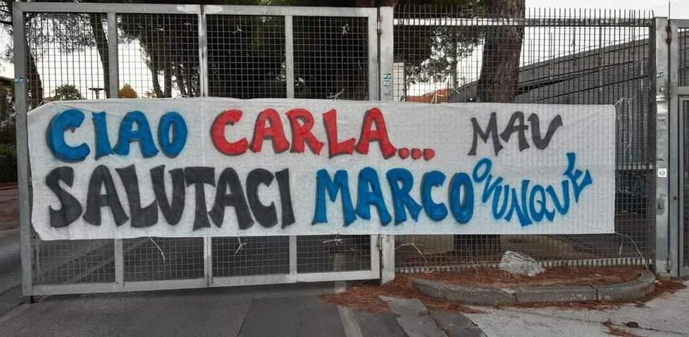Uno striscione dedicato a Carla Verdigi