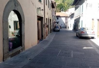 Giro di vite contro gli eccessi nella ztl notturna in via Roma