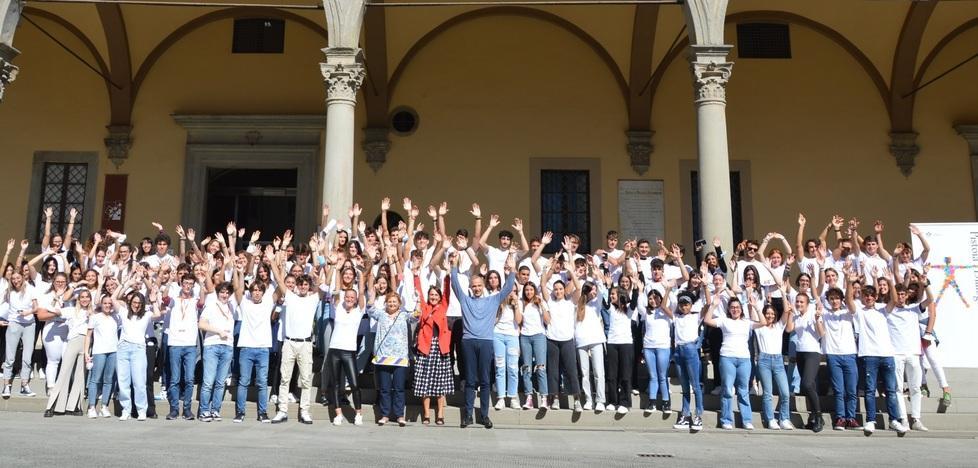 Dialoghi, tornano in piazza i volontari 