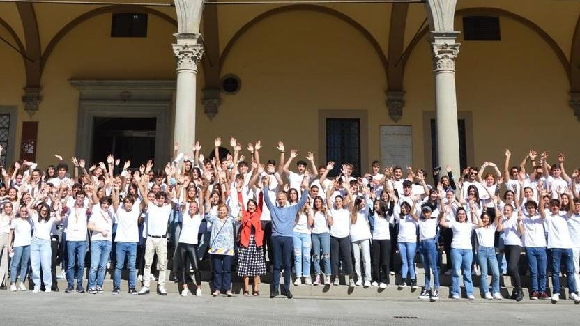 Dialoghi, tornano in piazza i volontari