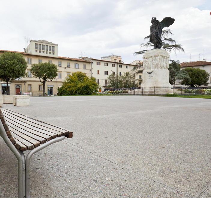 Chiusa piazza della Vittoria per montare una gru
