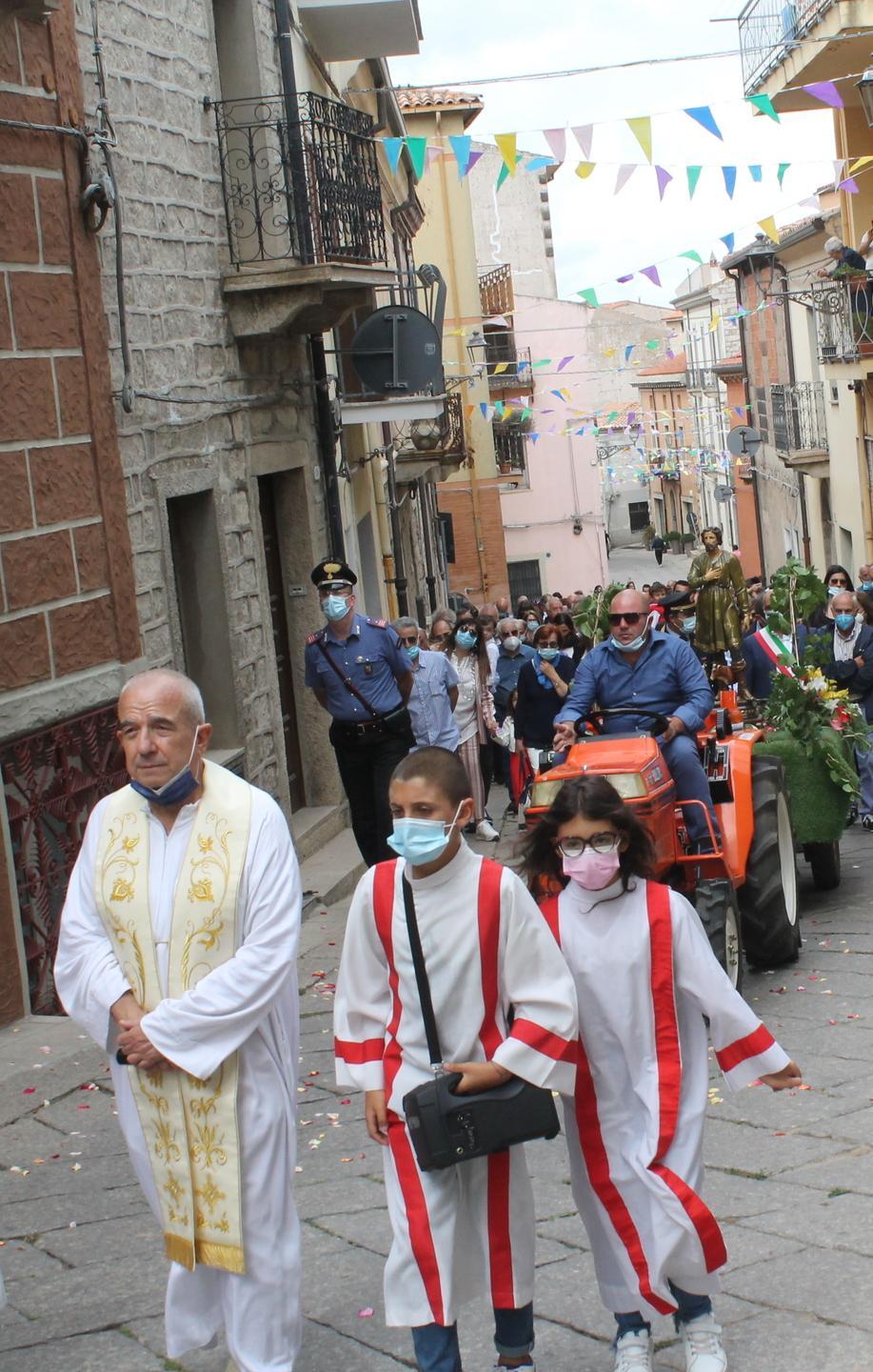 Feste popolari, solo riti e niente musica 