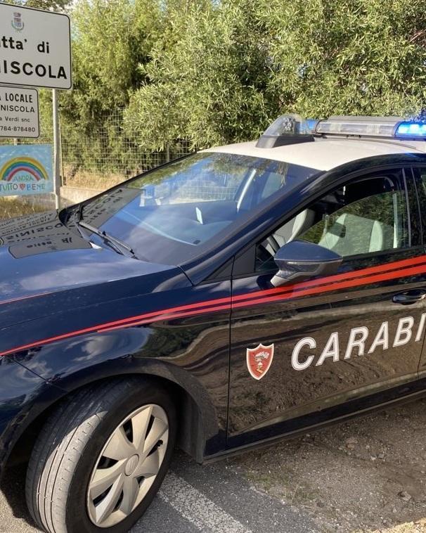 La Caletta. Colpisce la madre e si barrica in casa: arrestato