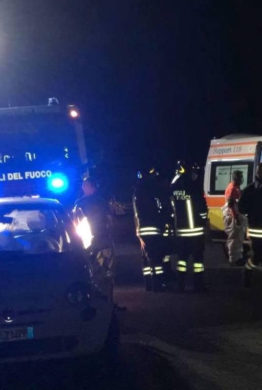 Fuori strada con l’auto: due giovani soccorsi
