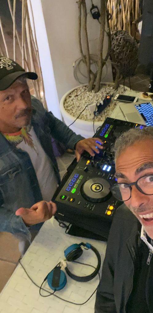Max Correnti e i deejay storici sardi tra sport e fascino del vinile
