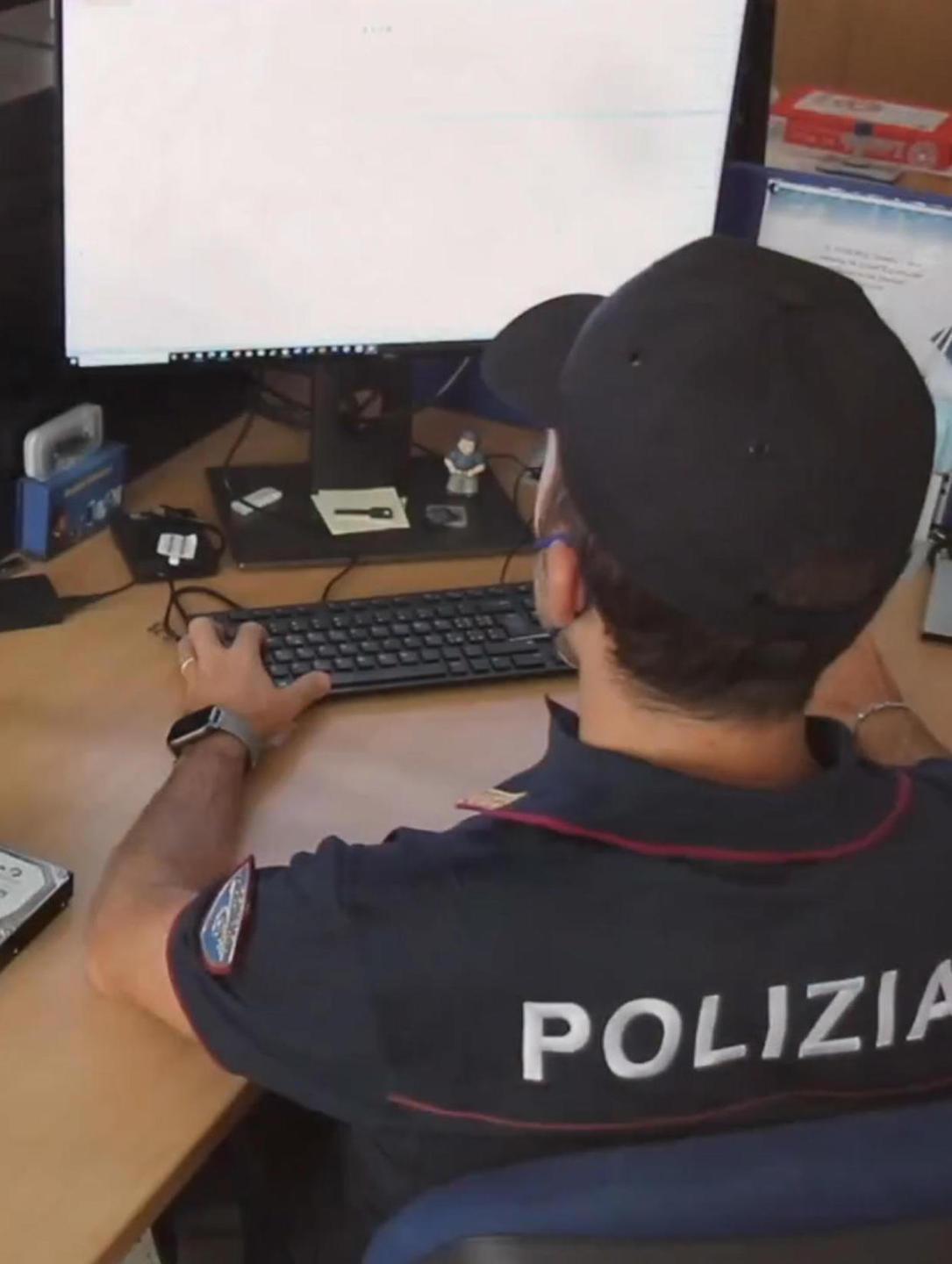 Sorpreso mentre scarica video pedopornografici 