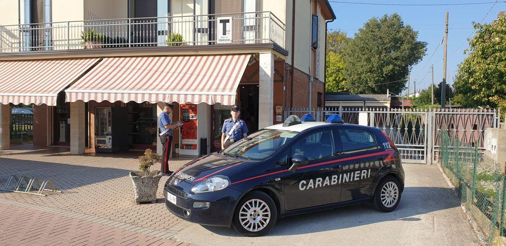 Codigoro. Rapinatore sorpreso dai carabinieri nella tabaccheria e arrestato