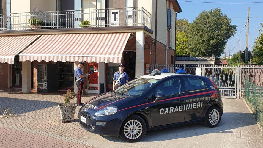 Codigoro. Rapinatore sorpreso dai carabinieri nella tabaccheria e arrestato