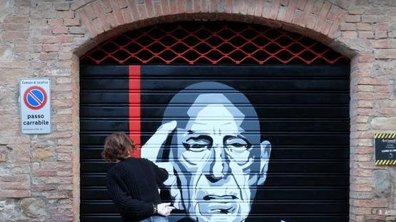 Saracinesche d’artista con sette pittori tra le vie e le piazze di Lajatico