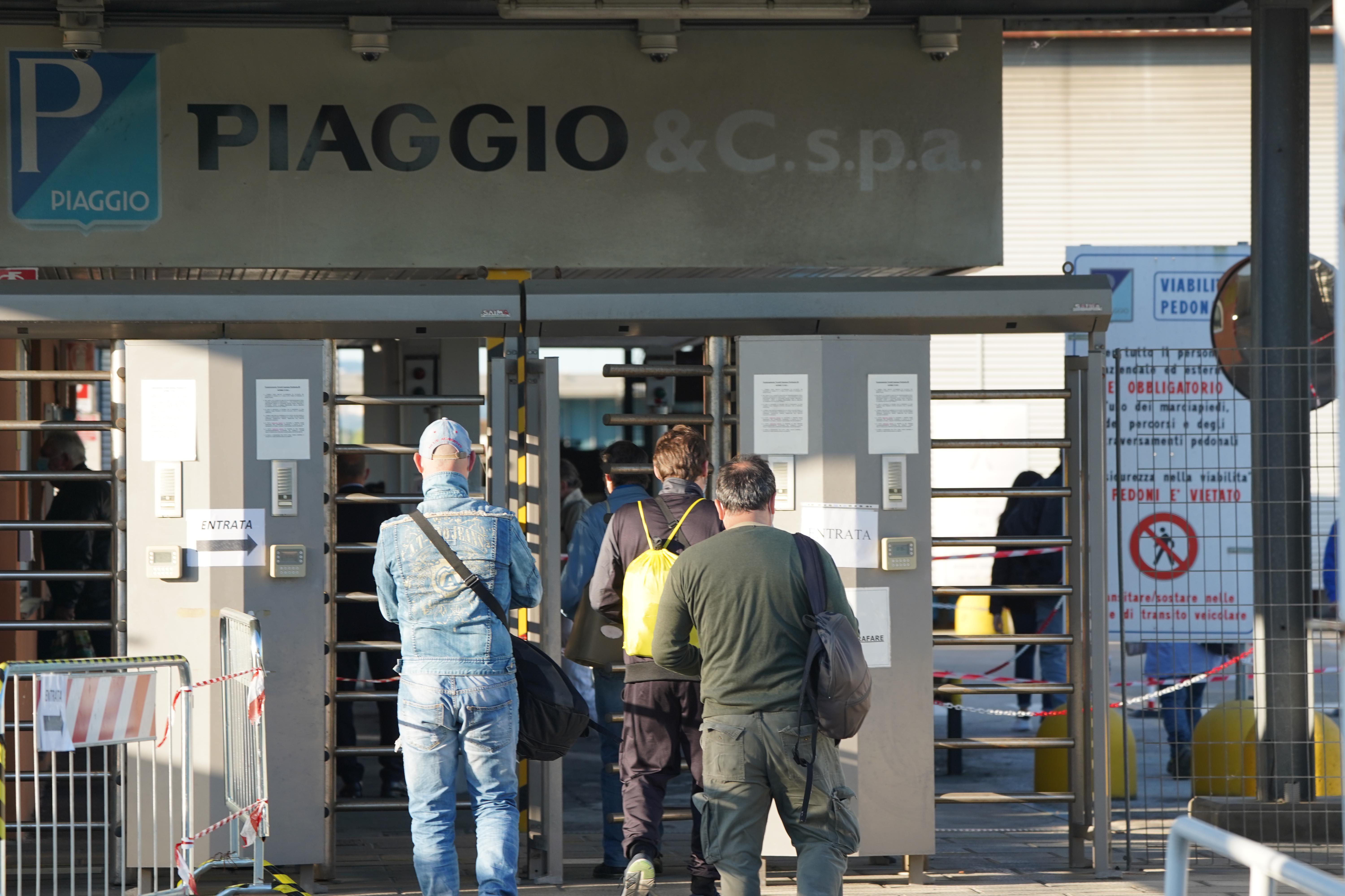 Piaggio, prorogati 77 contratti a termine ma c’è chi sciopera 