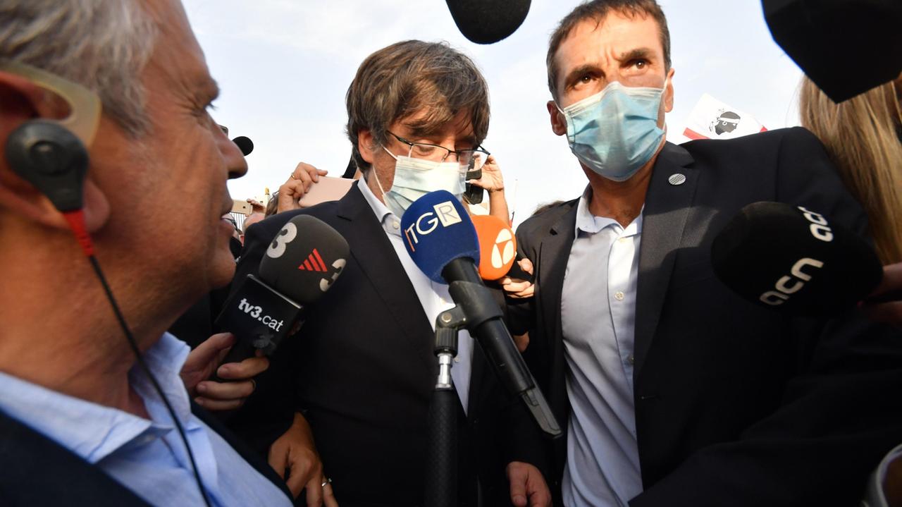 Sulla Nuova di sabato 25, Carles Puigdemont: dal carcere alla libertà